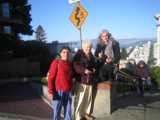 Anne, Mary Ann and Katia, beautiful evening in SF, atop Lombard Street.